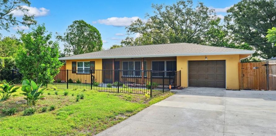 House in Clearwater, Florida 3 bedrooms, 133.5 sq.m. № 1832626