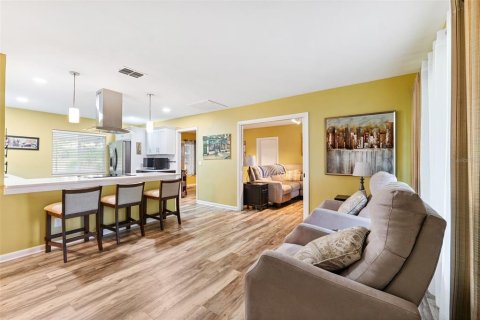 House in Clearwater, Florida 3 bedrooms, 133.5 sq.m. № 1832626 - photo 3