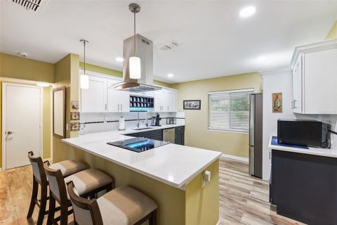 House in Clearwater, Florida 3 bedrooms, 133.5 sq.m. № 1832626 - photo 4