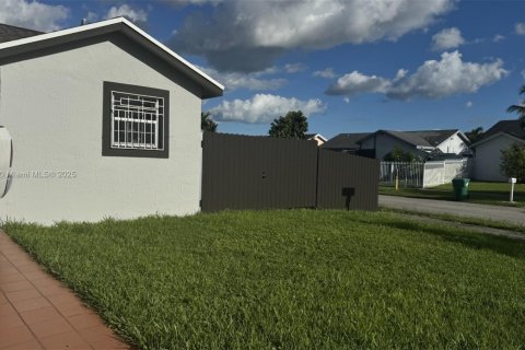 Villa ou maison à vendre à Miami, Floride: 3 chambres, 133.31 m2 № 1941910 - photo 2