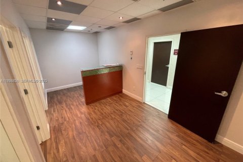 Immobilier commercial à vendre à North Miami, Floride № 1994611 - photo 3