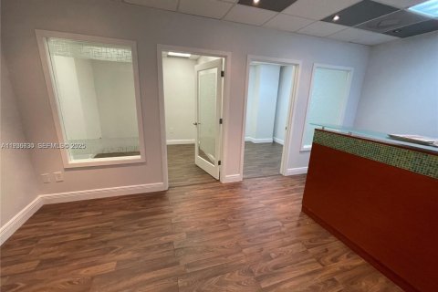 Immobilier commercial à vendre à North Miami, Floride № 1994611 - photo 4