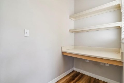 Condominio en alquiler en Sarasota, Florida, 2 dormitorios, 98.29 m2 № 1837737 - foto 8
