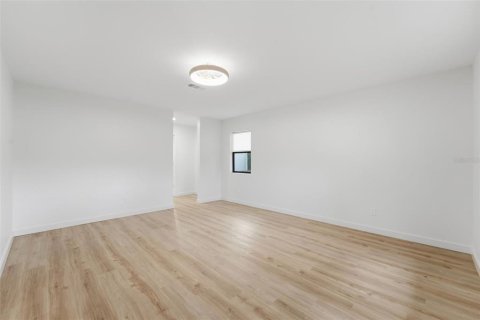 Casa en venta en Lake Mary, Florida, 4 dormitorios, 217.39 m2 № 2140581 - foto 15