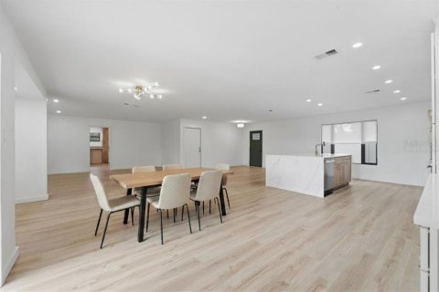 Casa en venta en Lake Mary, Florida, 4 dormitorios, 217.39 m2 № 2140581 - foto 9