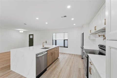Casa en venta en Lake Mary, Florida, 4 dormitorios, 217.39 m2 № 2140581 - foto 12
