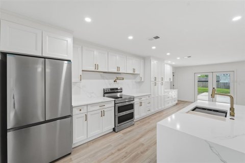 Casa en venta en Lake Mary, Florida, 4 dormitorios, 217.39 m2 № 2140581 - foto 4