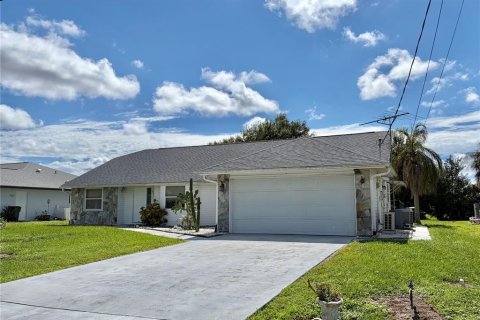 Villa ou maison à vendre à North Port, Floride: 3 chambres, 185.53 m2 № 2408355 - photo 2