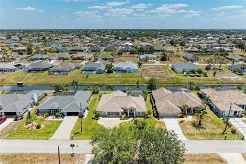 House in Rotonda, Florida 3 bedrooms, 188.59 sq.m. № 1722251 - photo 5