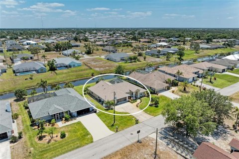House in Rotonda, Florida 3 bedrooms, 188.59 sq.m. № 1722251 - photo 2