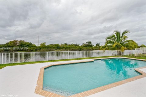 Villa ou maison à vendre à Miramar, Floride: 4 chambres, 324.04 m2 № 2360212 - photo 6