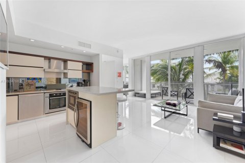 Condo in Miami Beach, Florida, 3 bedrooms  № 2076722