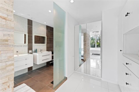 Condo in Miami Beach, Florida, 3 bedrooms  № 2076722 - photo 9