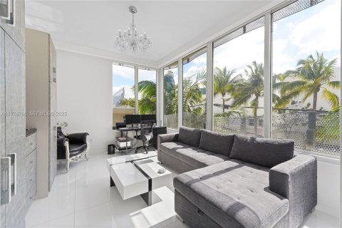 Condo in Miami Beach, Florida, 3 bedrooms  № 2076722 - photo 14