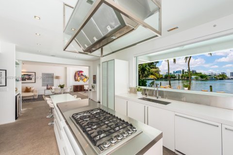 Купить виллу или дом в Майами-Бич, Флорида 3 спальни, 295.24м2, № 1963172 - фото 13