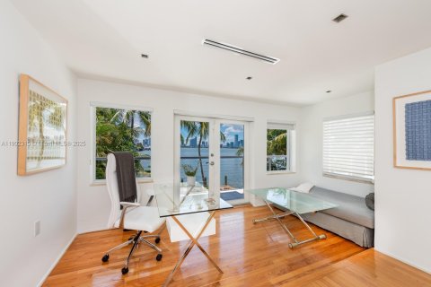 Купить виллу или дом в Майами-Бич, Флорида 3 спальни, 295.24м2, № 1963172 - фото 30