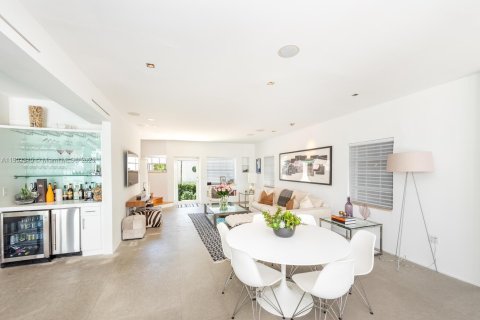 Купить виллу или дом в Майами-Бич, Флорида 3 спальни, 295.24м2, № 1963172 - фото 11