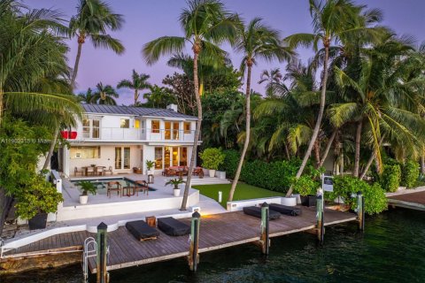 Купить виллу или дом в Майами-Бич, Флорида 3 спальни, 295.24м2, № 1963172 - фото 21