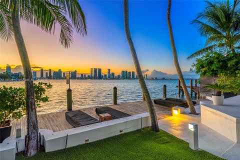 Купить виллу или дом в Майами-Бич, Флорида 3 спальни, 295.24м2, № 1963172 - фото 18