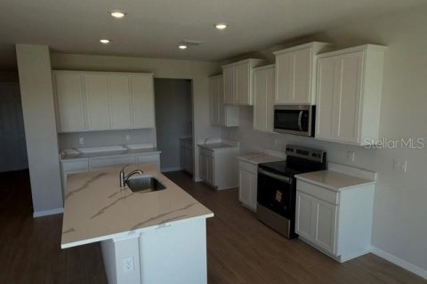 House in Palmetto, Florida 5 bedrooms, 272.58 sq.m. № 2156695 - photo 2