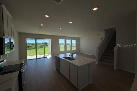 House in Palmetto, Florida 5 bedrooms, 272.58 sq.m. № 2156695 - photo 3