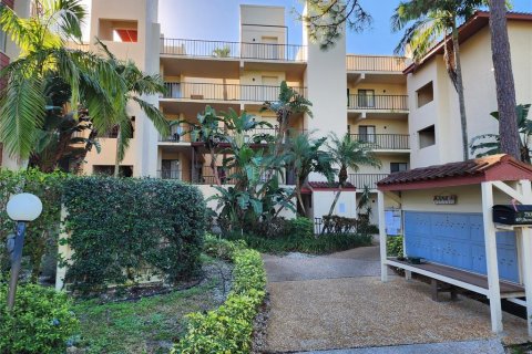 Condominio en alquiler en Bradenton, Florida, 2 dormitorios, 106.47 m2 № 1812501 - foto 1