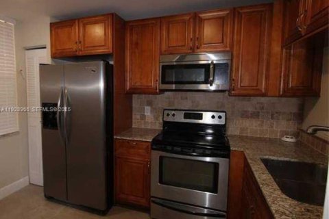 Copropriété à vendre à Deerfield Beach, Floride: 2 chambres, 87.05 m2 № 1987325 - photo 1