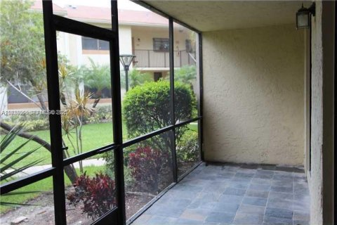 Copropriété à vendre à Deerfield Beach, Floride: 2 chambres, 87.05 m2 № 1987325 - photo 8