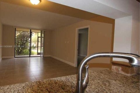 Copropriété à vendre à Deerfield Beach, Floride: 2 chambres, 87.05 m2 № 1987325 - photo 3