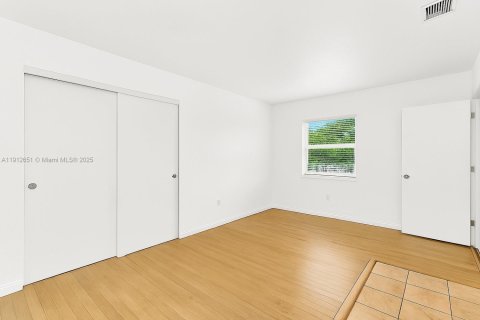 Casa en alquiler en Miami, Florida, 3 dormitorios, 154.12 m2 № 1968732 - foto 8