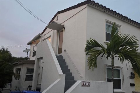 Casa en alquiler en Miami, Florida, 3 dormitorios, 154.12 m2 № 1968732 - foto 1