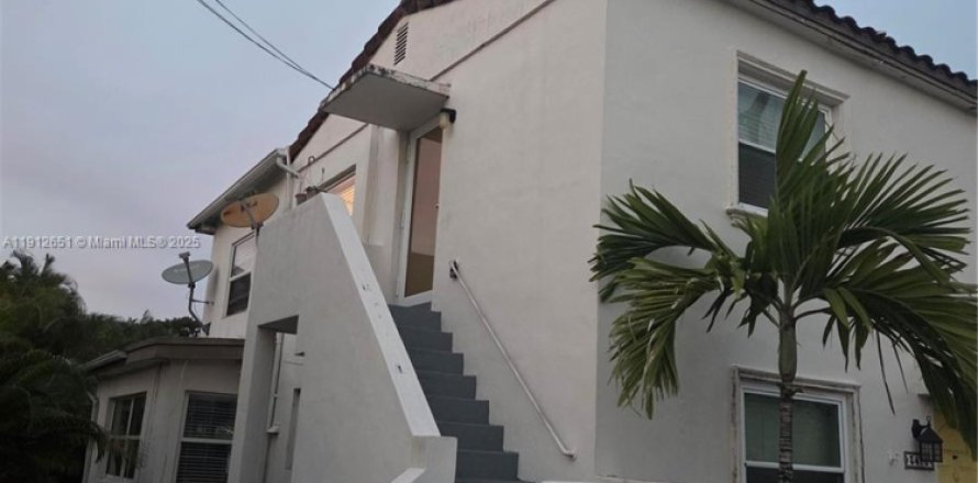 Casa en Miami, Florida 3 dormitorios, 154.12 m2 № 1968732