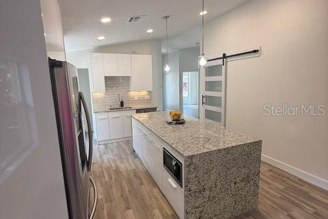 House in Winter Springs, Florida 3 bedrooms, 107.86 sq.m. № 2214007 - photo 17