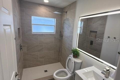 House in Winter Springs, Florida 3 bedrooms, 107.86 sq.m. № 2214007 - photo 8