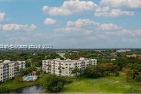 Copropriété à vendre à Pompano Beach, Floride: 2 chambres, 106.47 m2 № 1946012 - photo 3