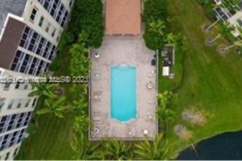 Copropriété à vendre à Pompano Beach, Floride: 2 chambres, 106.47 m2 № 1946012 - photo 4