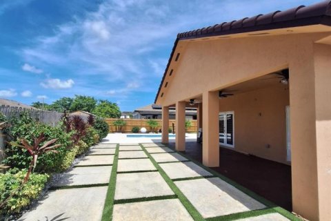 House in Homestead, Florida 4 bedrooms, 148.46 sq.m. № 1823850 - photo 11