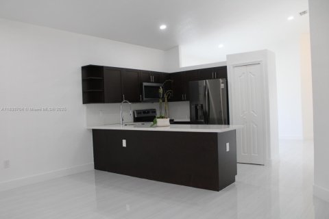House in Homestead, Florida 4 bedrooms, 148.46 sq.m. № 1823850 - photo 20