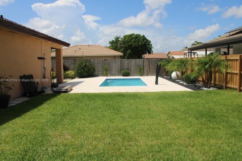 House in Homestead, Florida 4 bedrooms, 148.46 sq.m. № 1823850 - photo 1