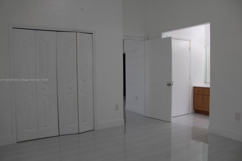 House in Homestead, Florida 4 bedrooms, 148.46 sq.m. № 1823850 - photo 26