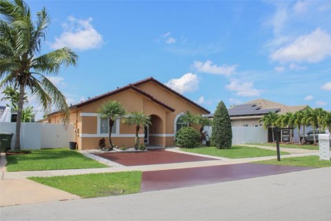 House in Homestead, Florida 4 bedrooms, 148.46 sq.m. № 1823850 - photo 2