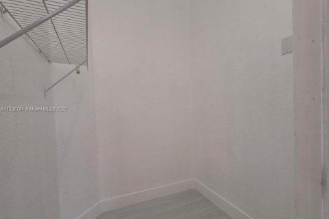 House in Homestead, Florida 4 bedrooms, 148.46 sq.m. № 1823850 - photo 27