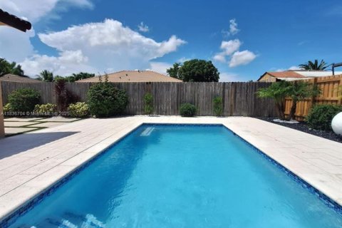 House in Homestead, Florida 4 bedrooms, 148.46 sq.m. № 1823850 - photo 13