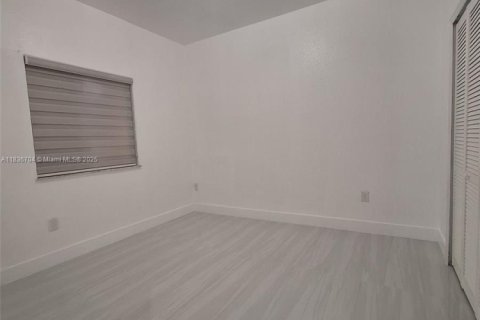 House in Homestead, Florida 4 bedrooms, 148.46 sq.m. № 1823850 - photo 23