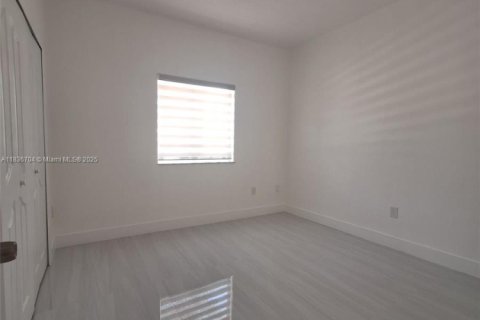 House in Homestead, Florida 4 bedrooms, 148.46 sq.m. № 1823850 - photo 24