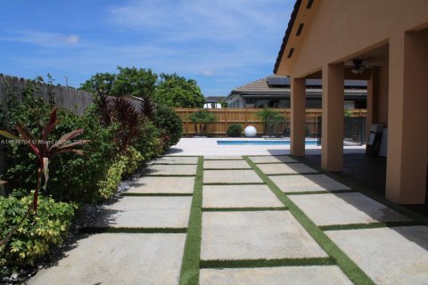 House in Homestead, Florida 4 bedrooms, 148.46 sq.m. № 1823850 - photo 4