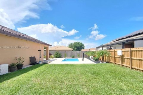 House in Homestead, Florida 4 bedrooms, 148.46 sq.m. № 1823850 - photo 9