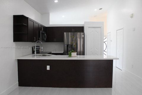 House in Homestead, Florida 4 bedrooms, 148.46 sq.m. № 1823850 - photo 19