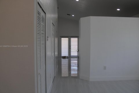 House in Homestead, Florida 4 bedrooms, 148.46 sq.m. № 1823850 - photo 18