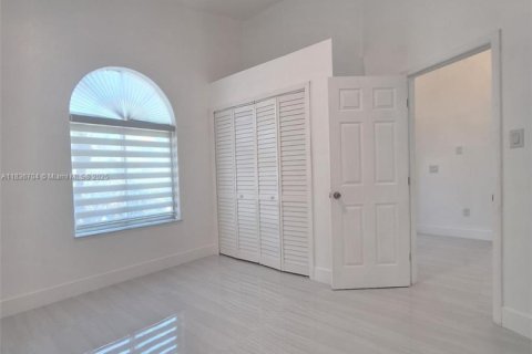 House in Homestead, Florida 4 bedrooms, 148.46 sq.m. № 1823850 - photo 22